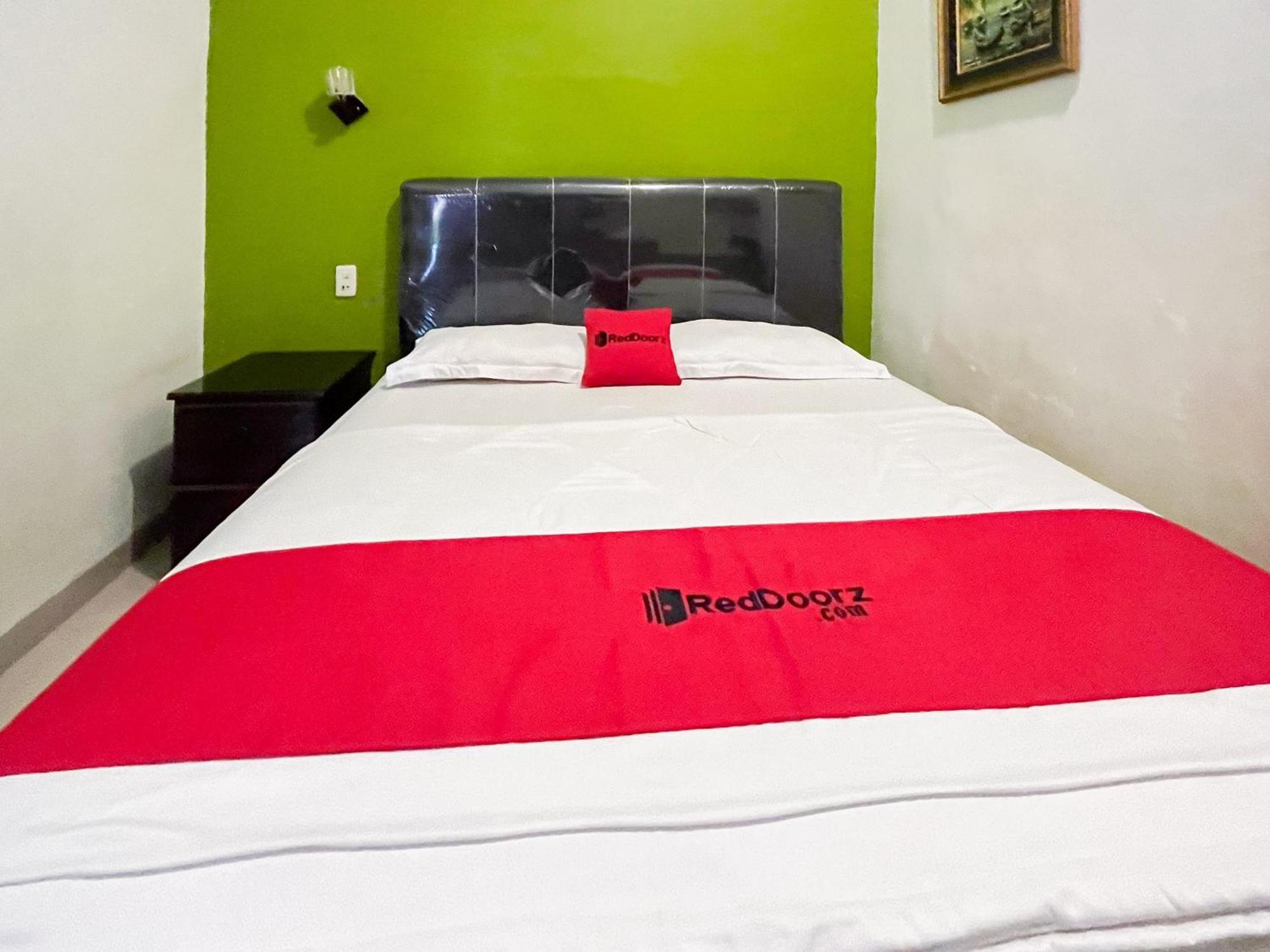 מלון Halangan Reddoorz Near Pantai Pandan Sibolga 2 מראה חיצוני תמונה