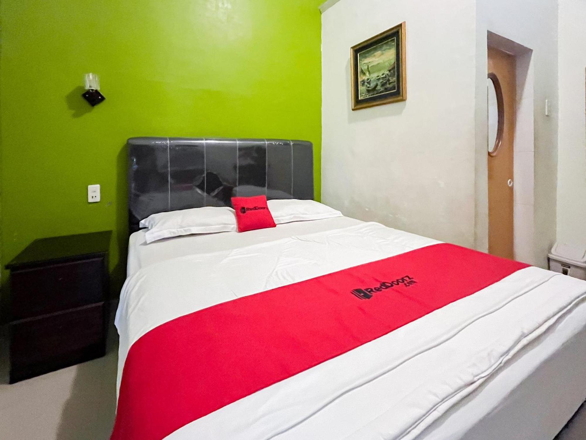 מלון Halangan Reddoorz Near Pantai Pandan Sibolga 2 מראה חיצוני תמונה